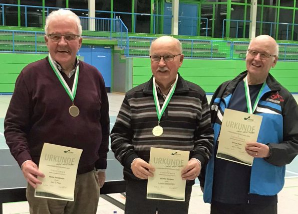 NRW-Meister Günter Straten (Mitte) mit dem Zweitplazierten Jochen Golzheim (links) und dem Dritten Heinz Aandekerk (Foto: privat)